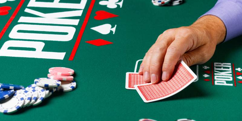Đoán bài qua các vòng cược trong Poker